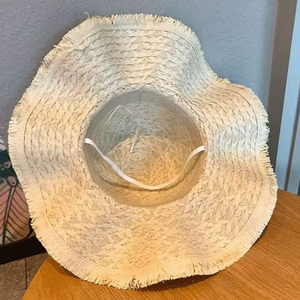 Chapeau de soleil en paille brodé de fleurs avec logo personnalisé - Tissé dégradé avec franges et bord ondulé - Product Image 2