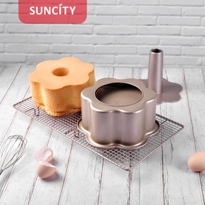 Suncity Flower-Shaped Cake Mold 8 Inch Non-Stick Baking Pan For Oven Use - Product Image 3
