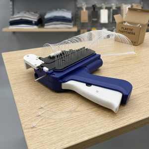 Pistolet à étiquettes en plastique standard, couleur bleue, durable, avec des épingles en PP pour les étiquettes de vêtements, jouets, etc. - Product Image 1