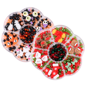 Accessoires de nail art de Noël à 7 compartiments, motifs dessin animé, avec perles et strass plats, pour DIY, y compris les accessoires de Noël renne et cloche - Product Image 6