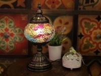 Lampe de table en verre turque artisanale à motifs romantiques, lampe en mosaïque de verre, lampe de table en mosaïque de verre, vente chaude à Marrakech