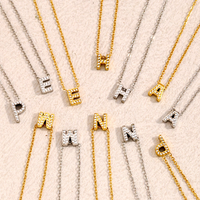 Collier pendentif personnalisé en acier inoxydable avec lettre initiale, zircon pavé et chaîne fine, hypoallergénique