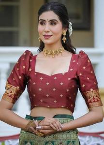 Sari de Seda Banarasi Pura Tejido a Mano de Calidad de Exportación con Intrincado Trabajo Zari para Fiestas y Eventos, Disponible para la Venta - Product Image 2