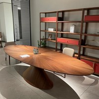 Moderner Minimalistischer Ovaler Massivholz-Esstisch mit Fliegende-Teller-Form, Zapfen- und Dübelführung, Designer-Qualität für Hochwertige Büronutzung, Italienisches Design