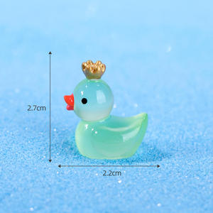 Buena calidad Chunjun Hair Glow-in-the Dark Crown Big Yellow Duck Duckling Doll Moss Fish Tank Paisajismo Decoración Accesorios Landsc - Product Image 6