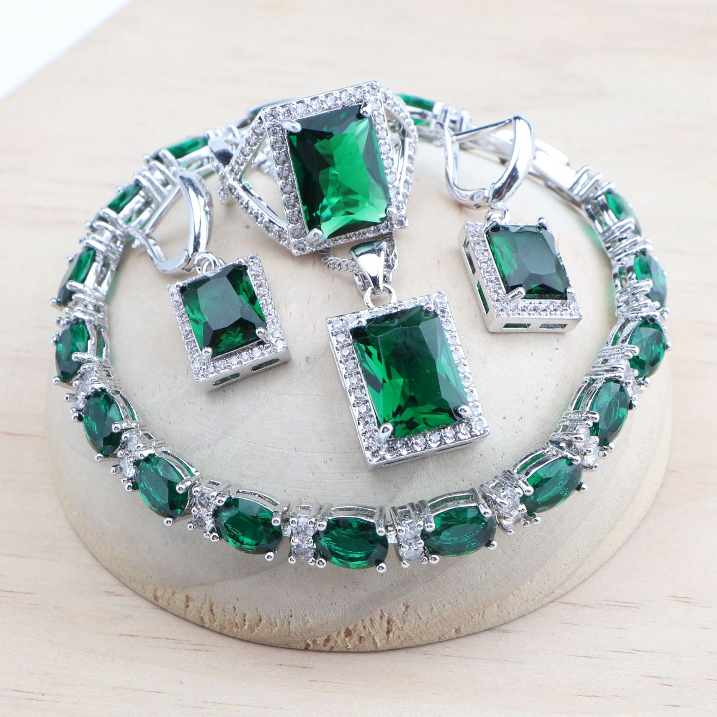 สีเขียว