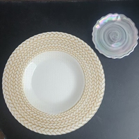 Assiette de présentation en verre blanc doré, élégante assiette de service en verre pour la location de mariage et la mise en table à domicile