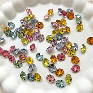 Vente en gros de pierres en verre de cristal taillées à facettes multicolores de 3 mm, rondes et pointues, avec dos métallisé, pour la décoration des ongles - Product Image 4