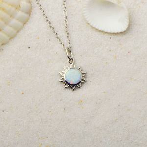 Collana con catena a maglia in lega di rame placcata argento con opale sintetico da donna, stile Hawaii Beach The Sun, per anniversario - Product Image 4