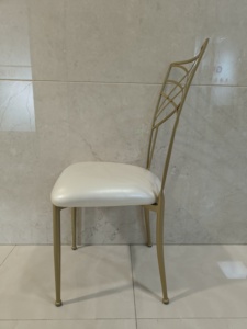 Vente en gros d'hôtel de chaises bon marché à dossier croisé dorées chaises d'événement empilables en métal <span class=keywords><strong>chaise</strong></span> de banquet de mariage avec coussin à louer - Product Image 4