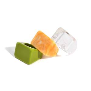 Juego de 3 anillos apilables de resina con diseño geométrico cuadrado, transparentes, minimalistas y delgados para mujer. - Product Image 5