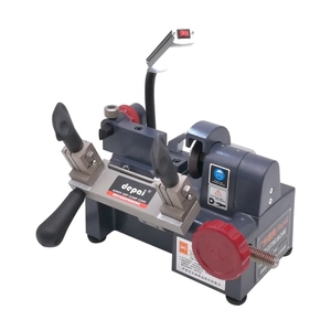 Machine à découper les clés Depai D28 Black Diamond avec pince à double griffe pour la fabrication de clés - Product Image 2