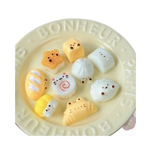 Jouet alimentaire en caoutchouc anti-stress créatif, mini pendentif en forme de pain à hamburger, jouet sensoriel de décompression en forme de petit nez - Product Image 5