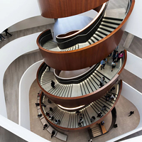 Escalier moderne en métal durable avec rampe en verre pour utilisation en appartement intérieur