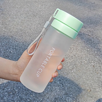 Bouteille d'eau transparente portable 800 ml, gourde de sport avec cordon, en plastique givré pour l'extérieur
