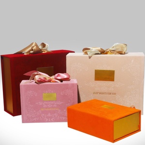 Handheld Flip-Top <b>Wedding</b> Candy <b>Box</b> Custom High-End Creative Corrugated Board Packaging 2mm Thickness Stamping Handled Mother's - Product Image 2