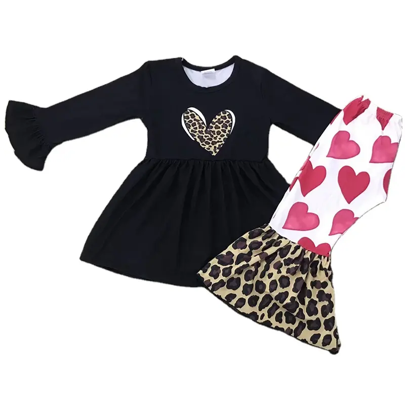 Fabrika özel butik kız çocuğu giyim setleri iki parçalı siyah önlüklü elbise kalp sevgililer günü çan alt çocuklar kıyafetler