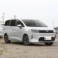 Wuling Starlight 730 Plug-In Hybrid MPV 7 Kursi Setir Kiri Minivan Keluarga Jarak Tempuh 125km Kendaraan Energi Baru Pengisian Cepat 20 Menit