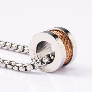 Les fabricants de sources fournissent la version coréenne d'un simple anneau en acier multicolore cylindrique en acier inoxydable pendentif mode tempérament ne - Product Image 2