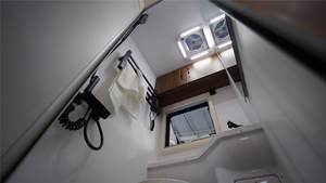 La cabina de cuerpo ancho de 2,<span class=keywords><strong>1</strong></span> metros del Howo Light Truck Pro RV ofrece una experiencia de conducción espaciosa y cómoda - Product Image 2