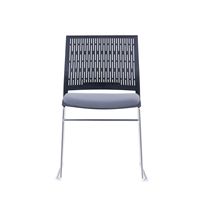 Chaise de visiteur moderne en plastique avec base chromée, dossier ventilé, empilable, pour réunions et événements