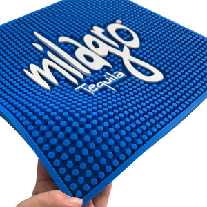 Tapete de Barra de Silicona Flexible Azul con Logotipo Personalizado, Enrollable, Antideslizante, con Textura de Puntos, para Bares de Cócteles - Product Image 5