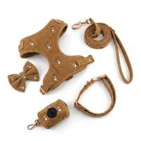 Harnais de luxe en velours côtelé pour chien avec broderie personnalisée en forme de cœur, harnais de poitrine réglable pour animal de compagnie, laisse, collier et sac banane de promenade