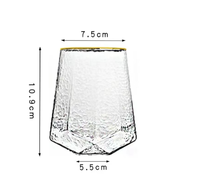 Ensemble de quatre pièces de verres à eau en cristal transparent