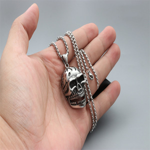 Collar con Colgante de Calavera de Acero Inoxidable, Joyería de Moda Unisex, Regalo en Plata y Negro - Product Image 2