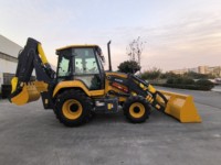 XC870HK 4WD Compact Backhoe Loader |   Bucket Loader 1 Meter Kubik & Kapasitas Bucket Penggali 0,3m3