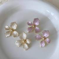 Anting-anting Mutiara Bunga Desainer Mewah untuk Wanita, Perhiasan Anting-anting Perak S925 Unik dan Elegan dengan Desain Tidak Beraturan