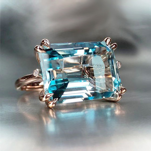 Anello Elegante da Donna, Tono Rame con Accento in Pietra, Gioiello alla Moda, Accessorio Minimalista di Tendenza, Regalo - Product Image 1