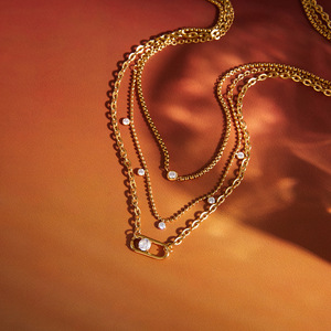 Collar de cadena de oro en capas con circonitas engastadas y diseño de múltiples hilos para festivales y celebraciones - Product Image 4