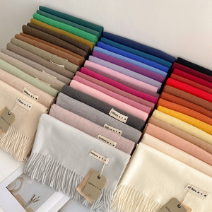 Écharpe chaude d'automne et d'hiver pour femmes, couleur unie, haut de gamme, avec pompon, tendance, à porter au quotidien, style coréen, polyvalente, écharpe pour le cou - Product Image 1