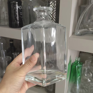 Decantador de vidrio con estilo de moda antigua con tapón de vidrio, vasos, botella de vino de licor, decantador de whisky de vidrio clásico, 750ml - Product Image 6