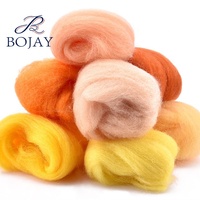 Wholesale 100 Colors Needle Felting Wool Fibre Chunky Knitting Roving Yarn for Felted Wool DIY Spinning Material Package