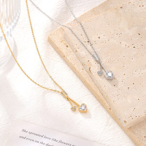 Collana da <span class=keywords><strong>Donna</strong></span> Elegante in Acciaio Inossidabile Placcato Oro 18K, Design Minimalista con Catena a Maglie e Zircone a Forma di Cuore Personalizzabile - Product Image 1