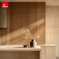 Armoires de cuisine en bois nervuré Allandgroup avec plan de travail en résine et robinet, design moderne pour appartement et salle à manger