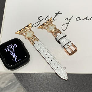 Bracelet de Montre de Luxe en Cuir de Crocodile Designer Motif Trèfle pour Femme Compatible <span class=keywords><strong>Apple</strong></span> <span class=keywords><strong>Watch</strong></span> Séries 6 <span class=keywords><strong>7</strong></span> 8 9 41mm 42mm <span class=keywords><strong>45mm</strong></span> - Product Image 1