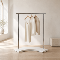 Porte-vêtements en acier inoxydable à base incurvée, recyclable, pour présentation de vêtements en magasin, taille personnalisée en usine, finition chromée, montage facile