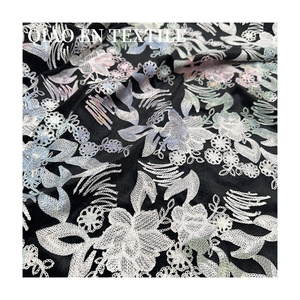 Tessuto in Velluto Nero con Ricami Floreali Multicolore, Lavorazione con Fili Color Pastello per Abiti da Sera e Abiti da Sposa - Product Image 5