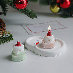 Bougies chauffe-plat parfumées de Noël faites à la main et écologiques, décoratives pour fêtes, avec motifs mignons Bonhomme de neige, Père Noël, Sapin, Renne, Ours - Product Image 3