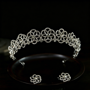 Set Corona e Orecchini da Sposa con Strass, Tiara Scintillante con Fiori di Cristallo, Gioielli per Capelli da Principessa per Feste di Compleanno e Concorsi - Product Image 2