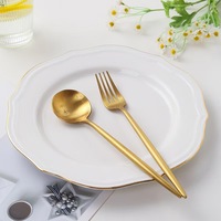 Assiette en céramique incurvée de qualité supérieure avec bord doré pour la maison, le café, le thé de l'après-midi, les collations, les desserts, les services quotidiens et la décoration décontractée de la table
