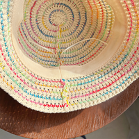 Chapeau Bob en Paille Brodé Personnalisé Arc-en-ciel – Chapeau de Soleil en Crochet Rayé Coloré pour la Vente en Gros