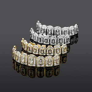 Nuovo Arrivo Set Grills per Denti Hip Hop Placcato Oro 18K con Zirconi Quadrati a Scala Effetto Diamante, Grills Superiore e Inferiore Stile <span class=keywords><strong>Rap</strong></span> - Product Image 4