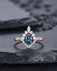 Anillo de Compromiso y Boda de Plata de Ley 925, Estilo Clásico, Corte Pera, Alejandrita, Chapado en Oro de 14K, Engaste de Garras, Certificado - Product Image 2