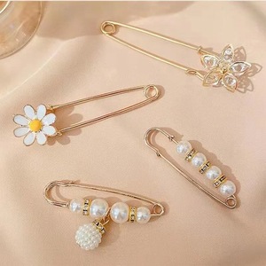 Broches de Moda con Perlas, Imperdibles de 5.5cm, Accesorio de Ropa para Mujer, Uso Diario, Diseño de Gancho de Aleación de Zinc - Product Image 3