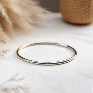 Bracciale alla moda in tonalità argento dal design minimalista per accessori di gioielleria da donna - Product Image 3