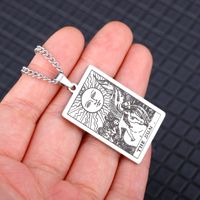 Pendentif Carte de Tarot Rider Waite Gravé au Laser Astrologie Divination Magie Amulette Bijoux en Acier Inoxydable Colliers pour Femmes et Hommes